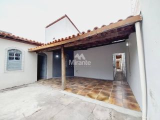 Casa Para Alugar com 4 quartos sendo 1 suíte no bairro Ponto Central em Feira De Santana