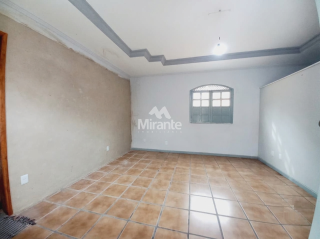 Casa Para Alugar com 4 quartos sendo 1 suíte no bairro Ponto Central em Feira De Santana