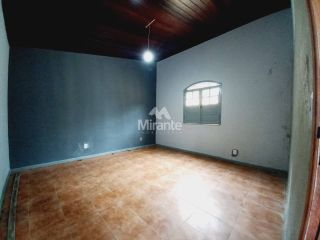 Casa Para Alugar com 4 quartos sendo 1 suíte no bairro Ponto Central em Feira De Santana