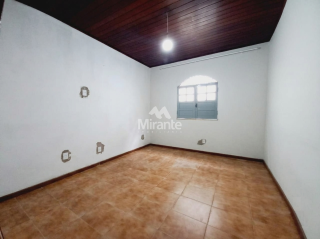 Casa Para Alugar com 4 quartos sendo 1 suíte no bairro Ponto Central em Feira De Santana