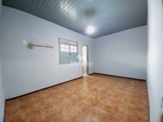Casa Para Alugar com 4 quartos sendo 1 suíte no bairro Ponto Central em Feira De Santana