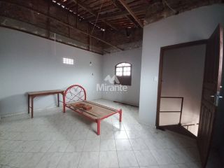 Casa Para Alugar com 4 quartos sendo 1 suíte no bairro Ponto Central em Feira De Santana