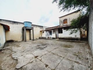 Casa Para Alugar com 4 quartos sendo 1 suíte no bairro Ponto Central em Feira De Santana