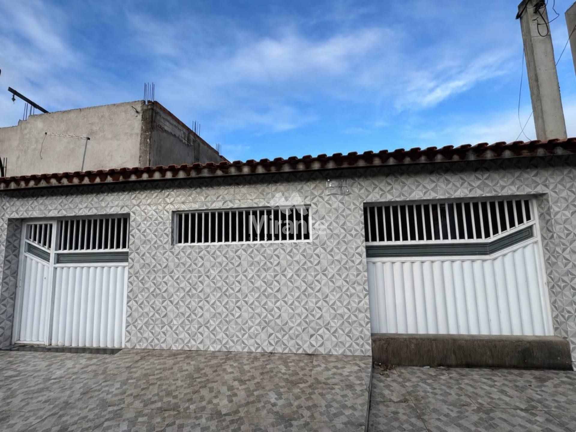Casa Para Vender com 3 quartos sendo 1 suíte no bairro Tomba em Feira De Santana