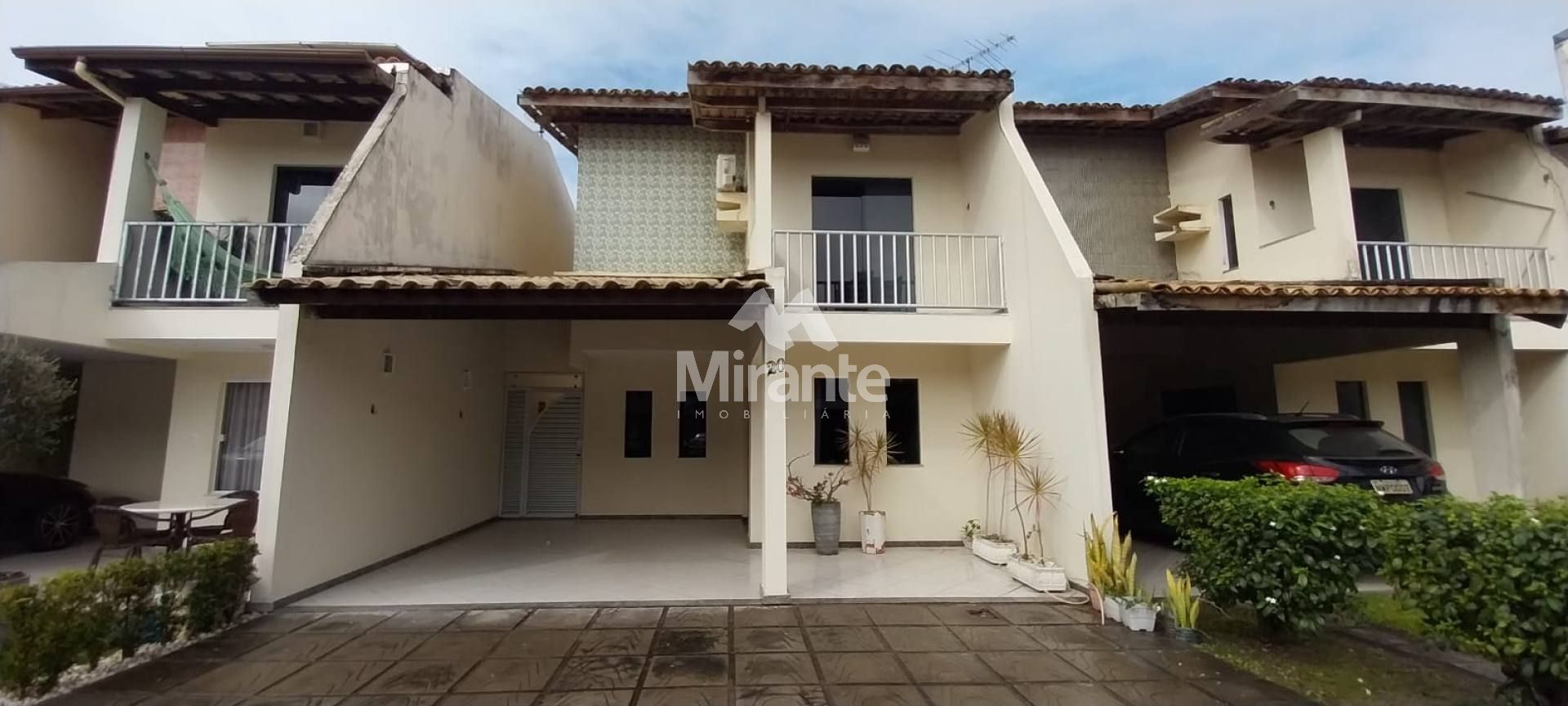 Casa de Condomínio Para Alugar com 3 quartos sendo 1 suíte no bairro Santa Mônica em Feira De Santana