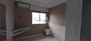Casa de Condomínio Para Alugar com 3 quartos sendo 1 suíte no bairro Santa Mônica em Feira De Santana