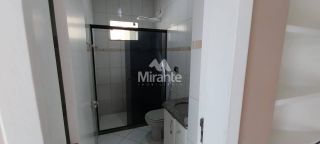 Casa de Condomínio Para Alugar com 3 quartos sendo 1 suíte no bairro Santa Mônica em Feira De Santana