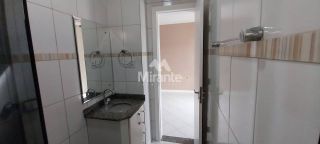 Casa de Condomínio Para Alugar com 3 quartos sendo 1 suíte no bairro Santa Mônica em Feira De Santana