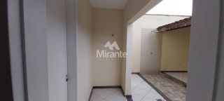 Casa de Condomínio Para Alugar com 3 quartos sendo 1 suíte no bairro Santa Mônica em Feira De Santana