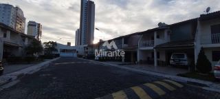 Casa de Condomínio Para Alugar com 3 quartos sendo 1 suíte no bairro Santa Mônica em Feira De Santana