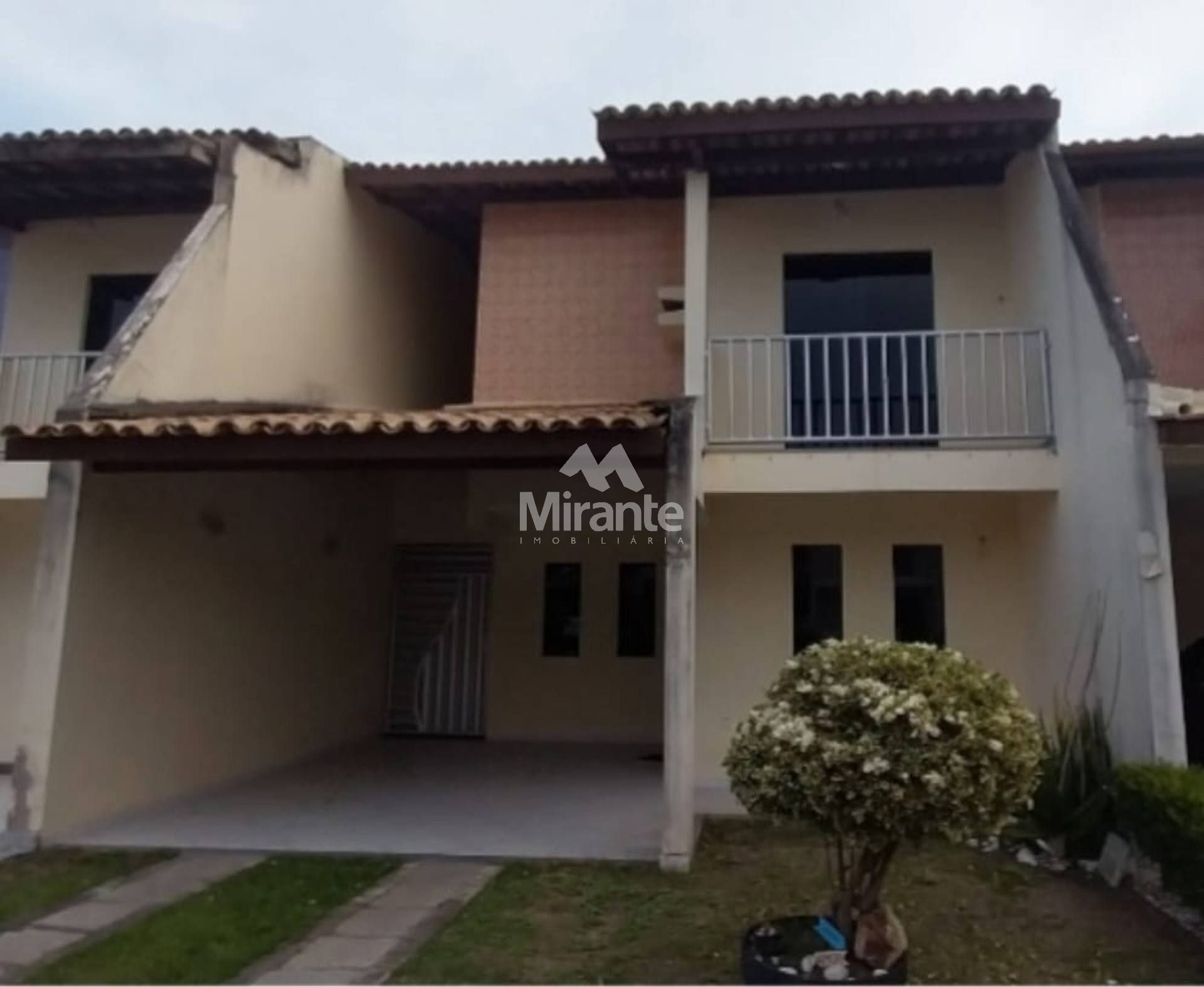 Casa de Condomínio Para Vender com 3 quartos 1 suíte no bairro Santa Mônica em Feira De Santana