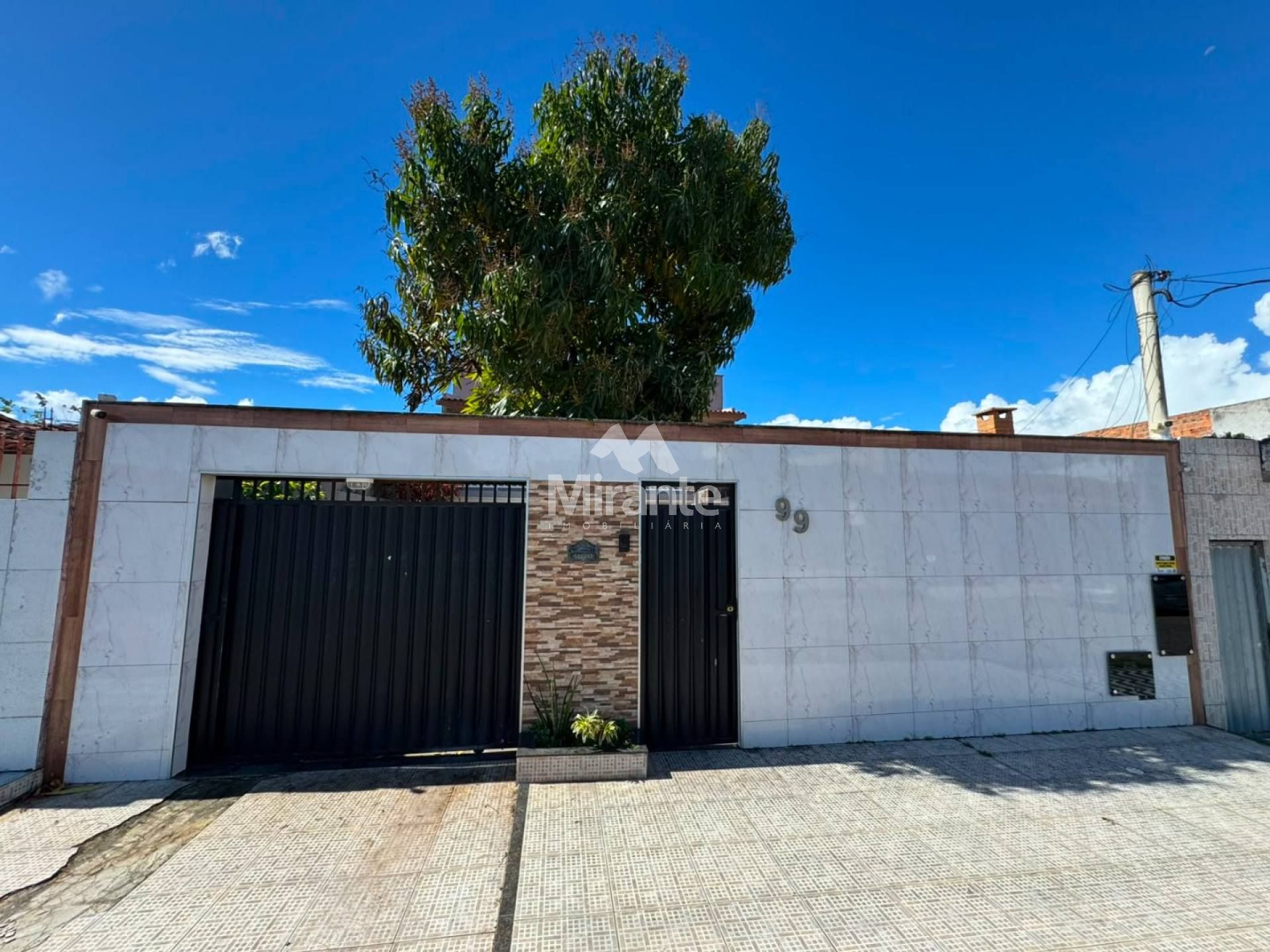 Casa Para Vender com 4 quartos sendo 1 suíte no bairro Conceição em Feira De Santana