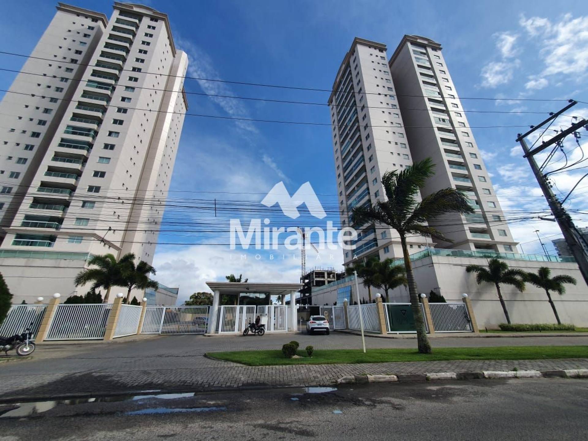 Apartamento Para Alugar com 3 quartos 1 suítes no bairro Santa Mônica em Feira De Santana