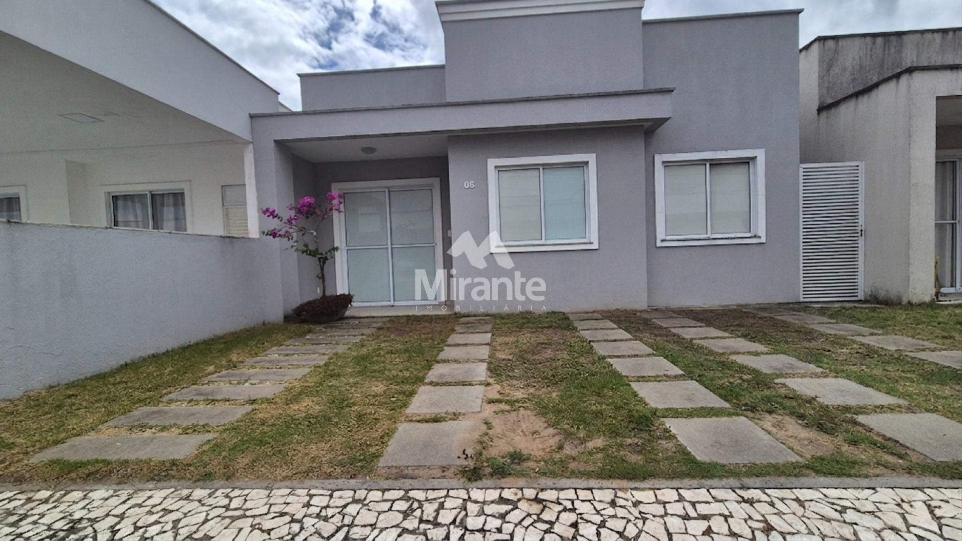 Casa de Condomínio Para Alugar com 3 quartos 1 suítes no bairro Registro em Feira De Santana