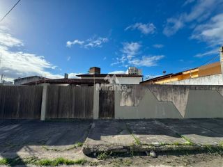 Casa Para Vender com 4 quartos sendo 1 suíte no bairro Santa Mônica em Feira De Santana
