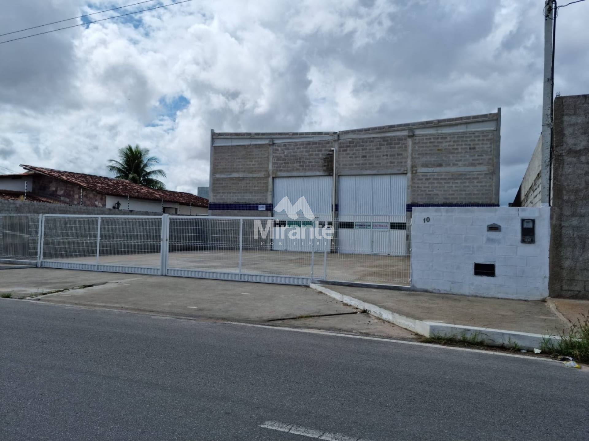 Galpão Para Alugar no bairro Papagaio em Feira De Santana