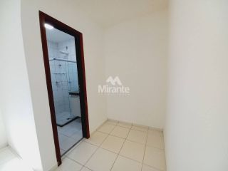 Casa de Condomínio Para Alugar com 3 quartos sendo 1 suíte no bairro Sim em Feira De Santana