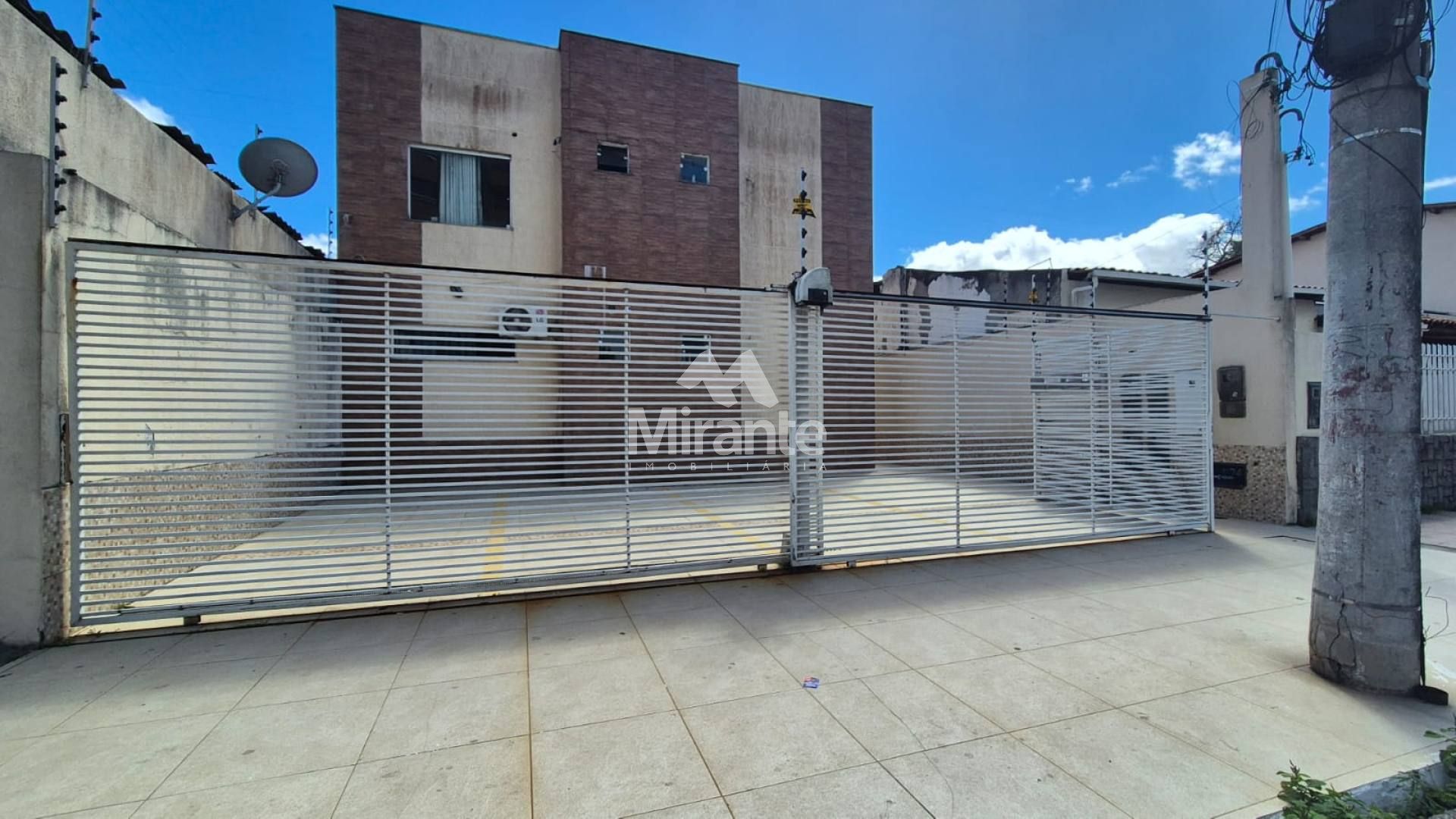 Apartamento Para Alugar com 2 quartos 1 suítes no bairro Capuchinhos em Feira De Santana