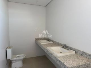 Apartamento Para Alugar com 3 quartos sendo 3 suítes no bairro Santa Mônica em Feira De Santana