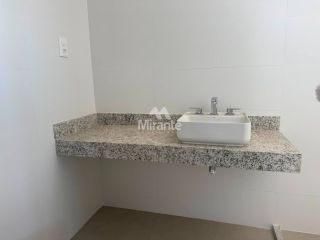 Apartamento Para Alugar com 3 quartos sendo 3 suítes no bairro Santa Mônica em Feira De Santana
