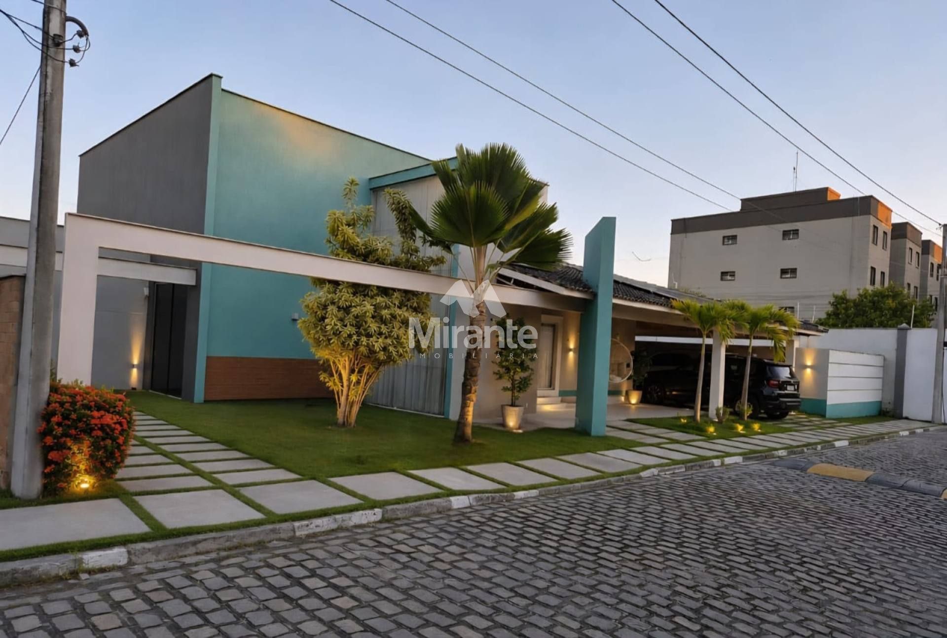 Casa de Condomínio Para Vender com 4 quartos sendo 2 suítes no bairro Pedra do Descanso em Feira De Santana