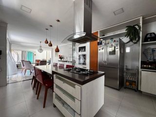 Casa de Condomínio Para Vender com 4 quartos sendo 2 suítes no bairro Pedra do Descanso em Feira De Santana