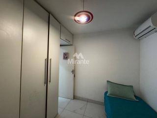 Casa de Condomínio Para Vender com 4 quartos sendo 2 suítes no bairro Pedra do Descanso em Feira De Santana