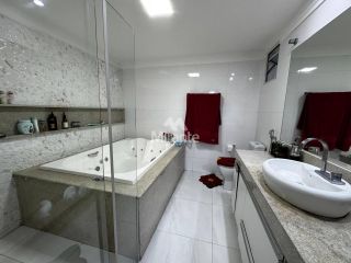 Casa de Condomínio Para Vender com 4 quartos sendo 2 suítes no bairro Pedra do Descanso em Feira De Santana