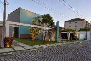 Casa de Condomínio Para Vender com 4 quartos sendo 2 suítes no bairro Pedra do Descanso em Feira De Santana