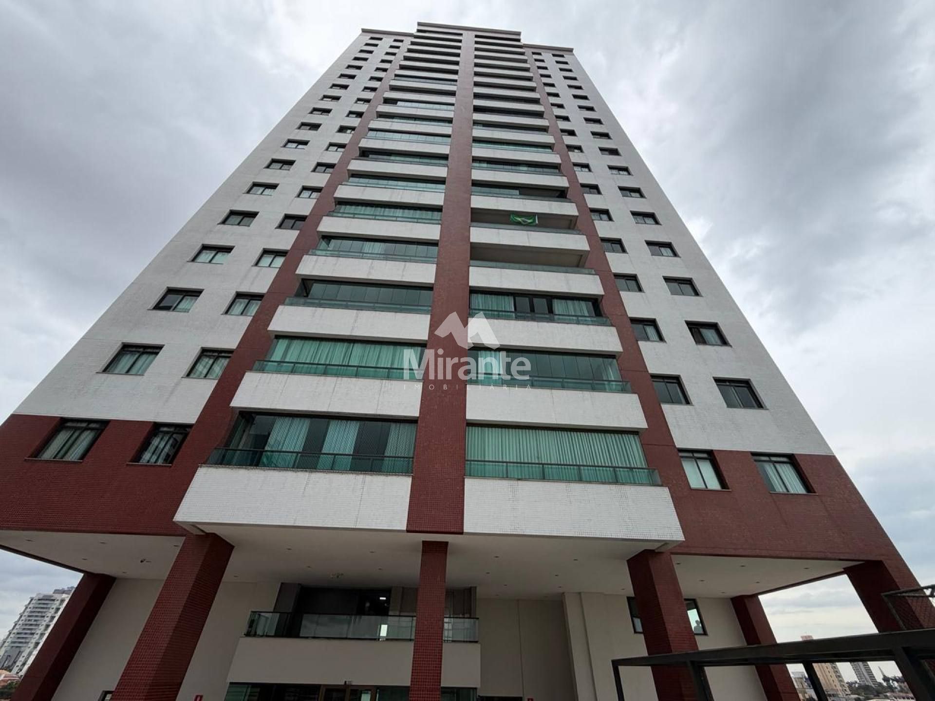 Apartamento Para Alugar com 3 quartos sendo 1 suíte no bairro Santa Mônica em Feira De Santana