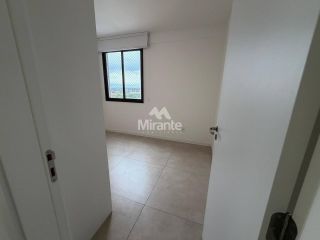 Apartamento Para Alugar com 3 quartos sendo 1 suíte no bairro Santa Mônica em Feira De Santana