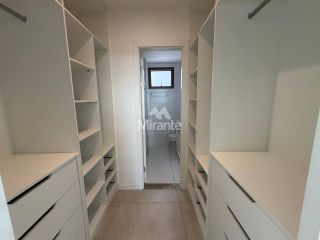 Apartamento Para Alugar com 3 quartos sendo 1 suíte no bairro Santa Mônica em Feira De Santana