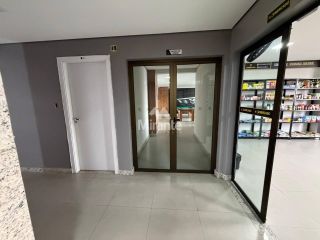 Apartamento Para Alugar com 3 quartos sendo 1 suíte no bairro Santa Mônica em Feira De Santana