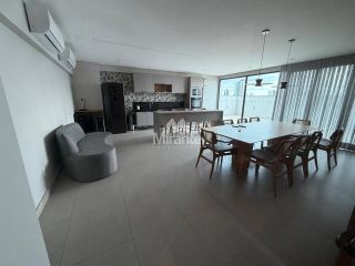 Apartamento Para Alugar com 3 quartos sendo 1 suíte no bairro Santa Mônica em Feira De Santana
