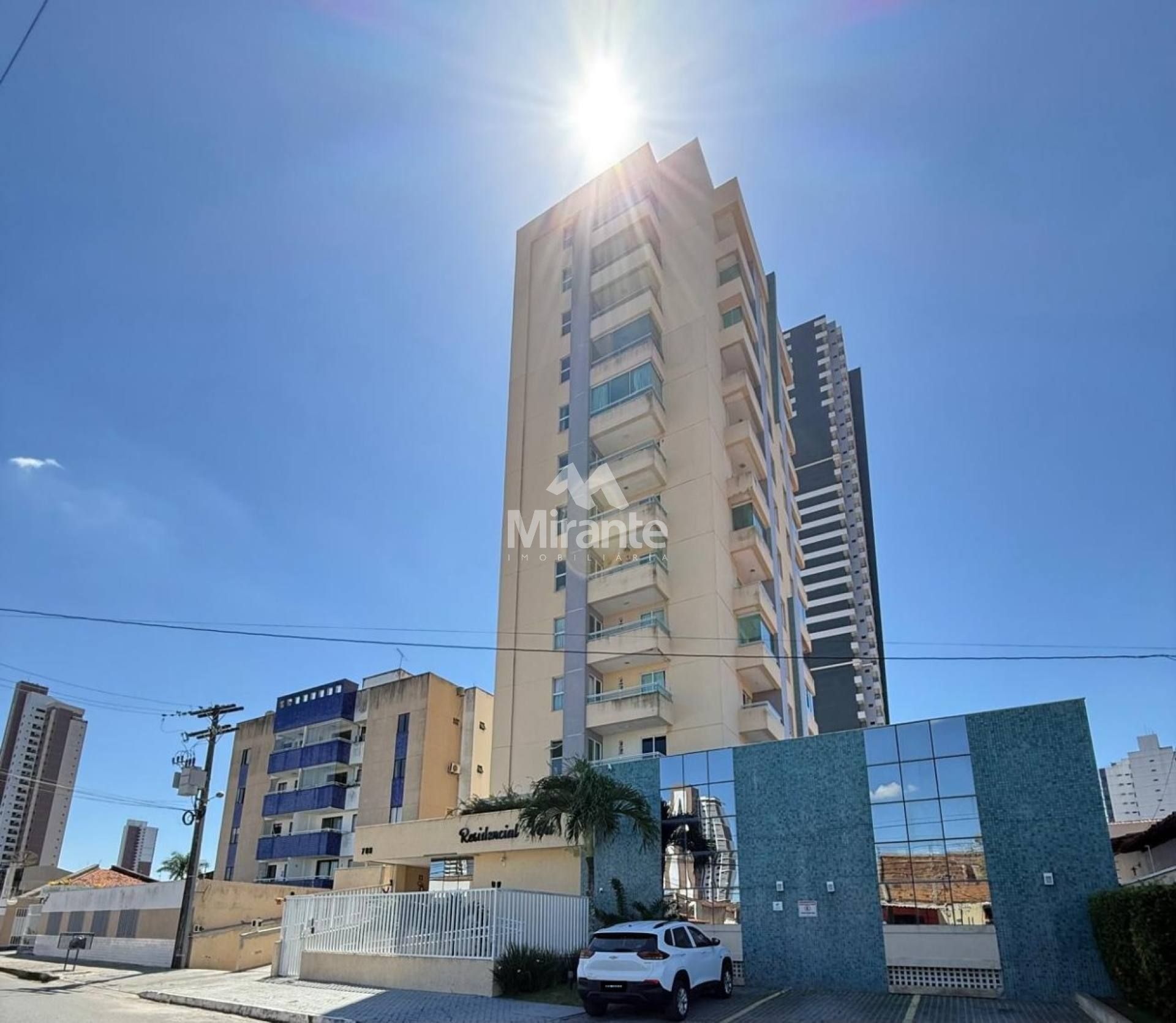 Apartamento Para Alugar com 1 quarto sendo 1 suítes no bairro Santa Mônica em Feira De Santana