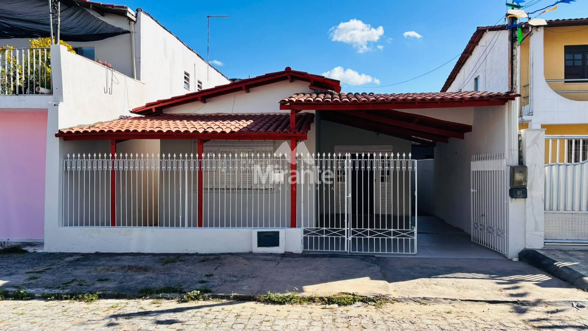 Casa Para Vender com 3 quartos sendo 1 suítes no bairro Jardim Acácia em Feira De Santana