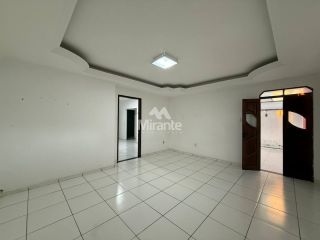 Casa Para Alugar com 2 quartos, sendo 1 suíte, no bairro Mangabeira em Feira De Santana