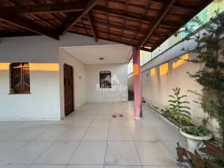 Casa Para Alugar com 2 quartos, sendo 1 suíte, no bairro Mangabeira em Feira De Santana