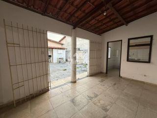 Casa Para Alugar com 2 quartos, sendo 1 suíte, no bairro Mangabeira em Feira De Santana