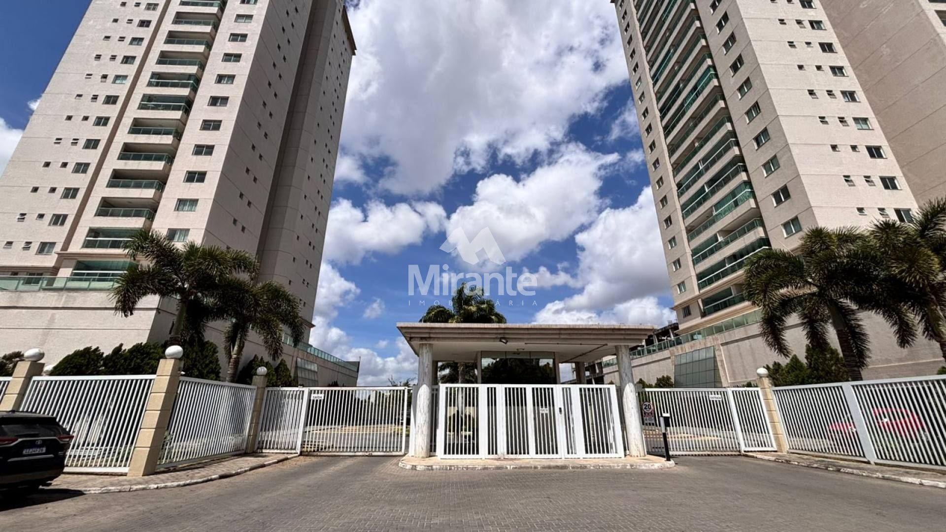 Apartamento Para Alugar com 3 quartos sendo 1 suítes no bairro Santa Mônica em Feira De Santana