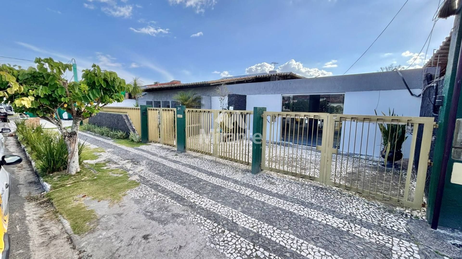 Casa Para Alugar com 5 quartos no bairro Capuchinhos em Feira De Santana