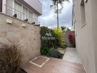 Casa de Condomínio Para Alugar com 04 quartos, sendo 03 suítes, no bairro Sim em Feira De Santana