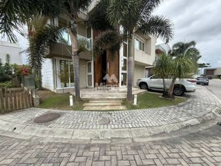 Casa de Condomínio Para Alugar com 04 quartos, sendo 03 suítes, no bairro Sim em Feira De Santana