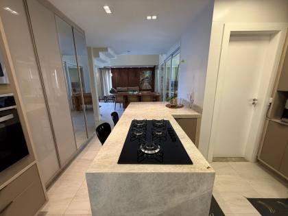 Casa de Condomínio Para Alugar com 04 quartos, sendo 03 suítes, no bairro Sim em Feira De Santana