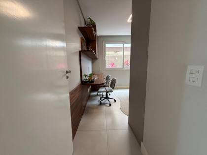 Casa de Condomínio Para Alugar com 04 quartos, sendo 03 suítes, no bairro Sim em Feira De Santana