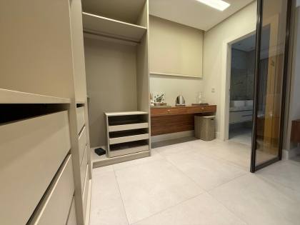 Casa de Condomínio Para Alugar com 04 quartos, sendo 03 suítes, no bairro Sim em Feira De Santana