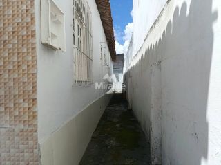 Casa Para Alugar com 3 quartos sendo 1 suíte no bairro Jardim Cruzeiro em Feira De Santana