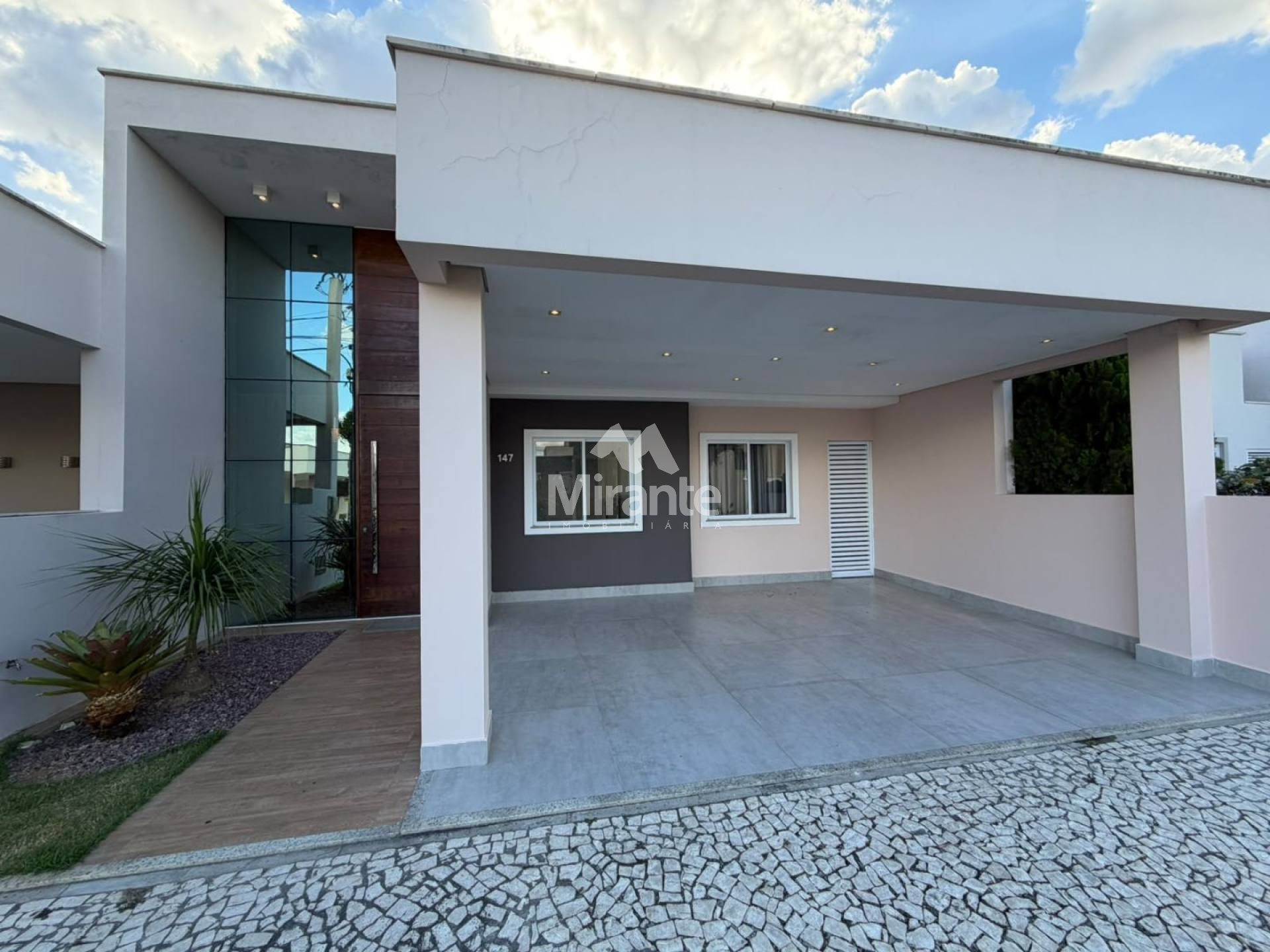 Casa de Condomínio Para Vender com 3 quartos sendo 1 suíte no bairro Registro em Feira De Santana