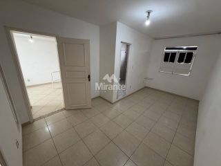Casa Para Alugar com 2 quartos sendo 1 suíte no bairro Centro em Feira De Santana