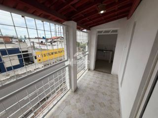 Casa Para Alugar com 2 quartos sendo 1 suíte no bairro Centro em Feira De Santana